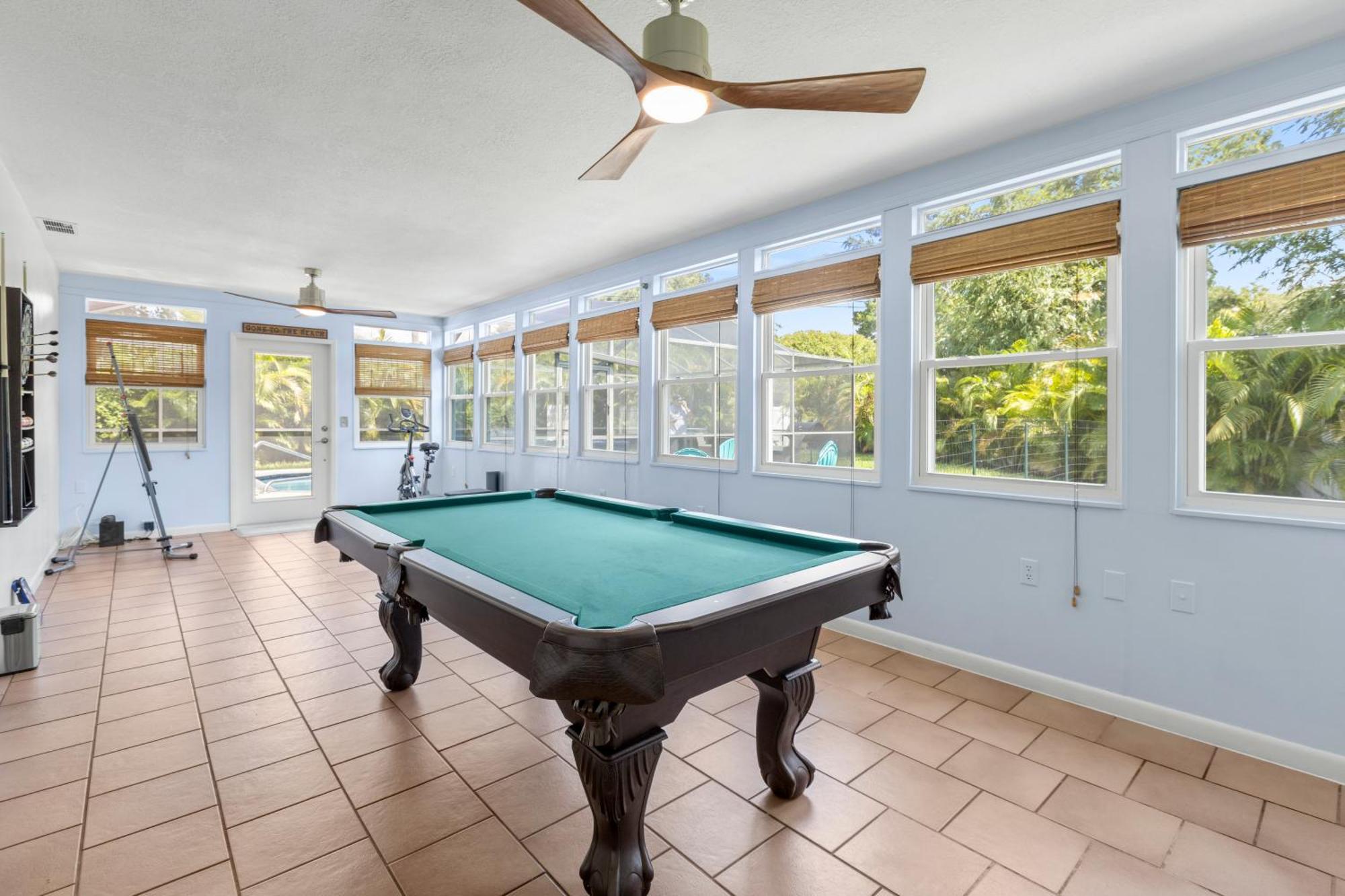 Relaxing Coastal Comfort - Heated Pool Clearwater Exterior photo