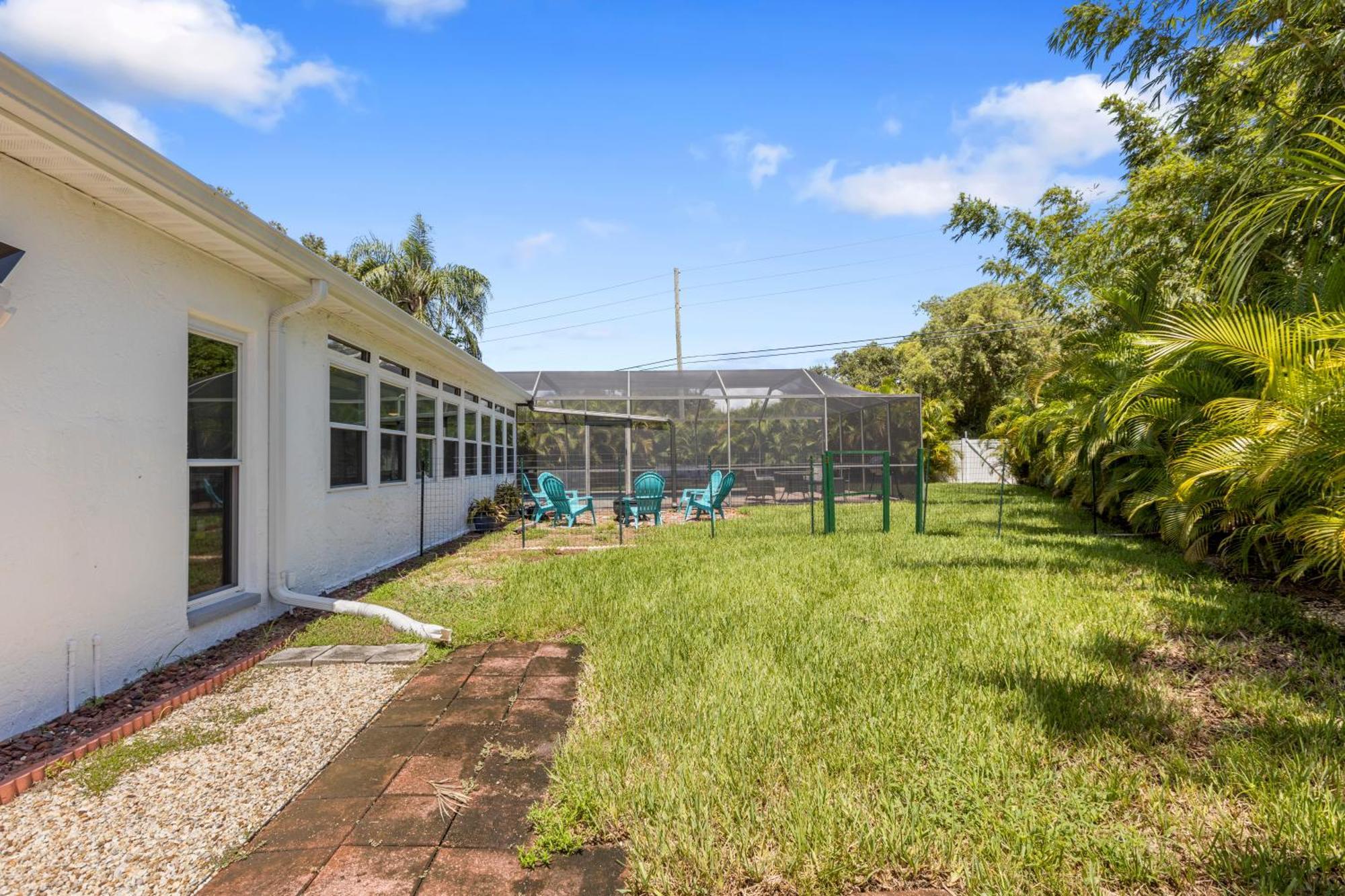 Relaxing Coastal Comfort - Heated Pool Clearwater Exterior photo