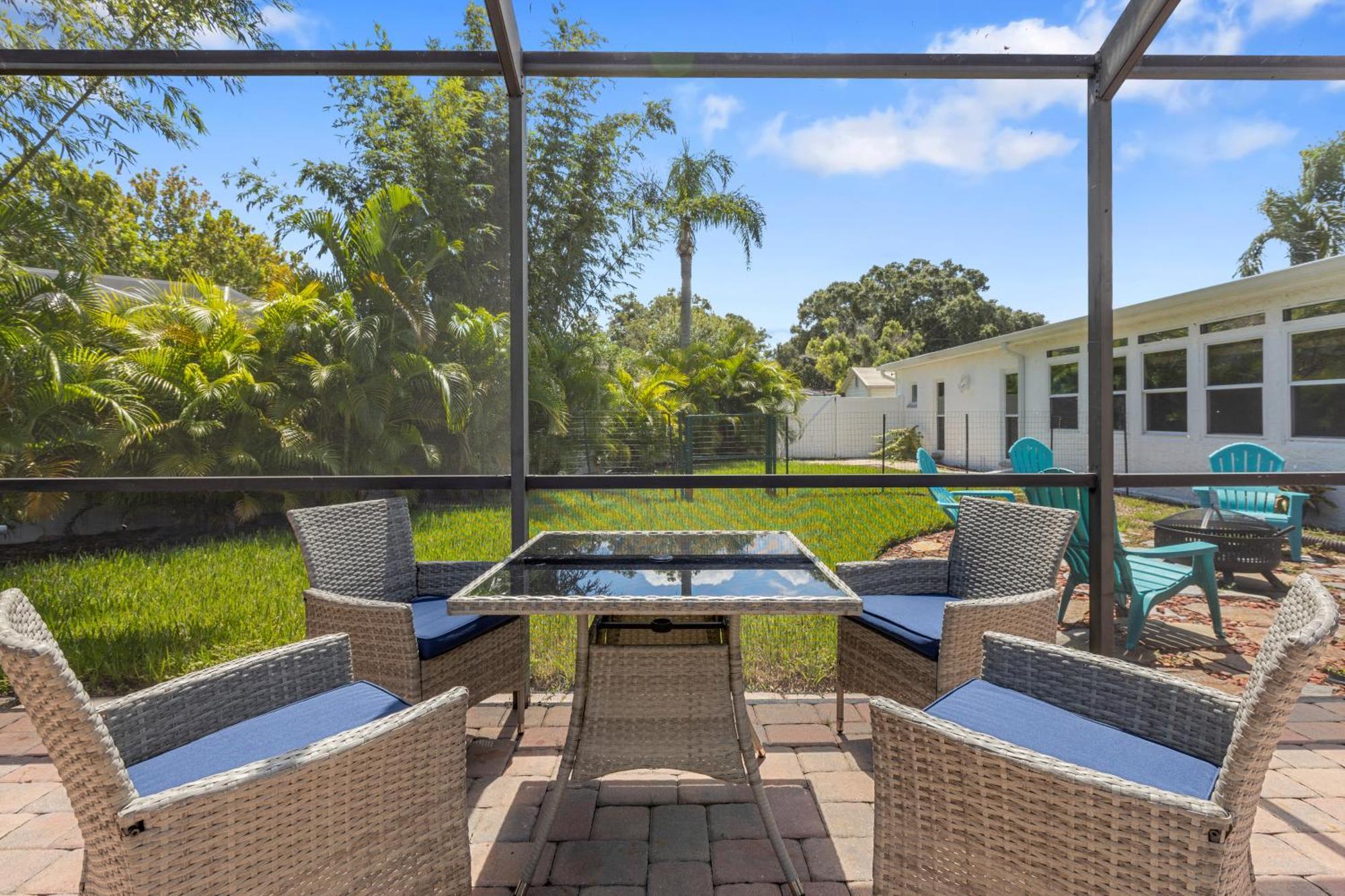 Relaxing Coastal Comfort - Heated Pool Clearwater Exterior photo
