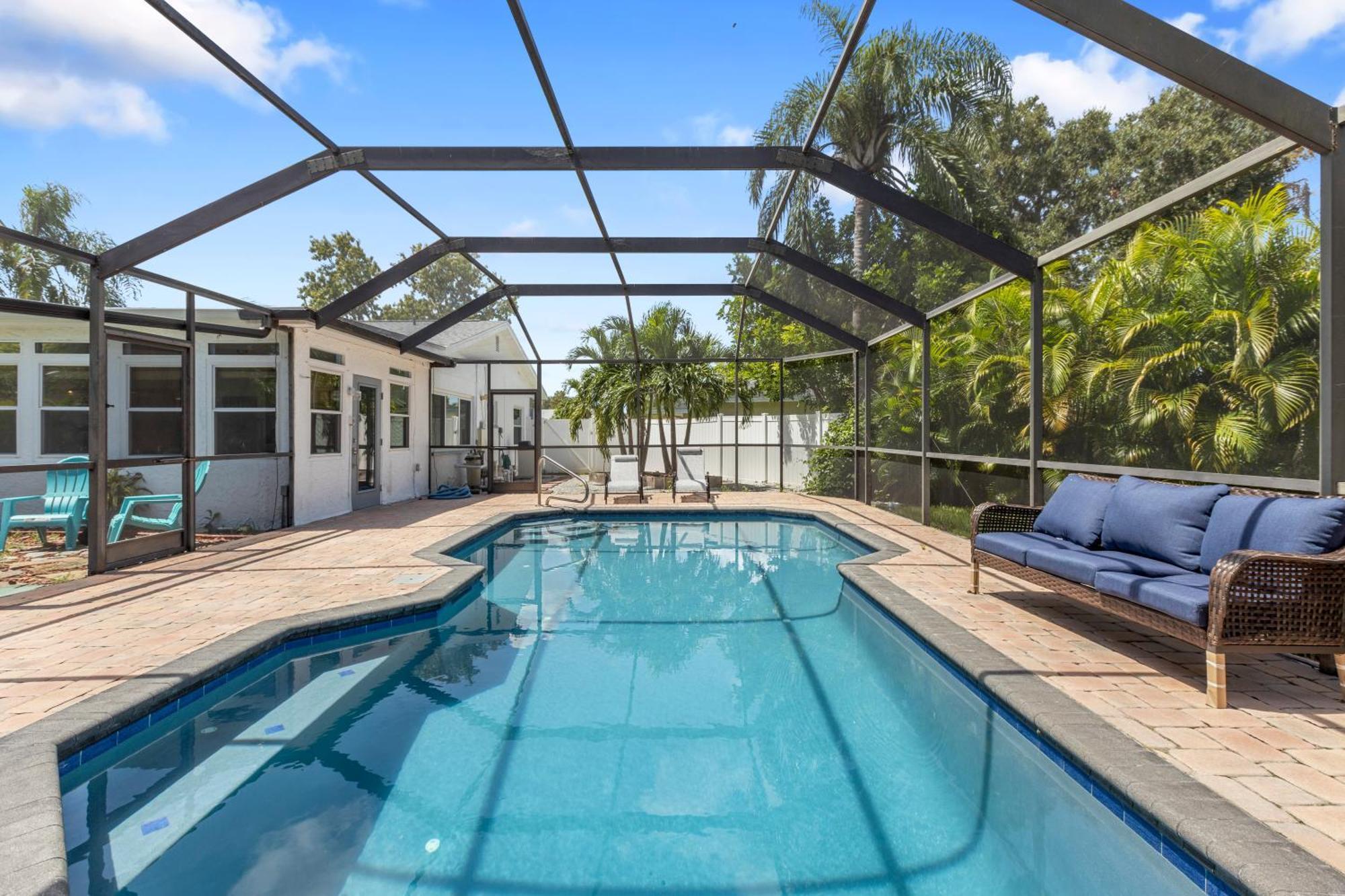 Relaxing Coastal Comfort - Heated Pool Clearwater Exterior photo
