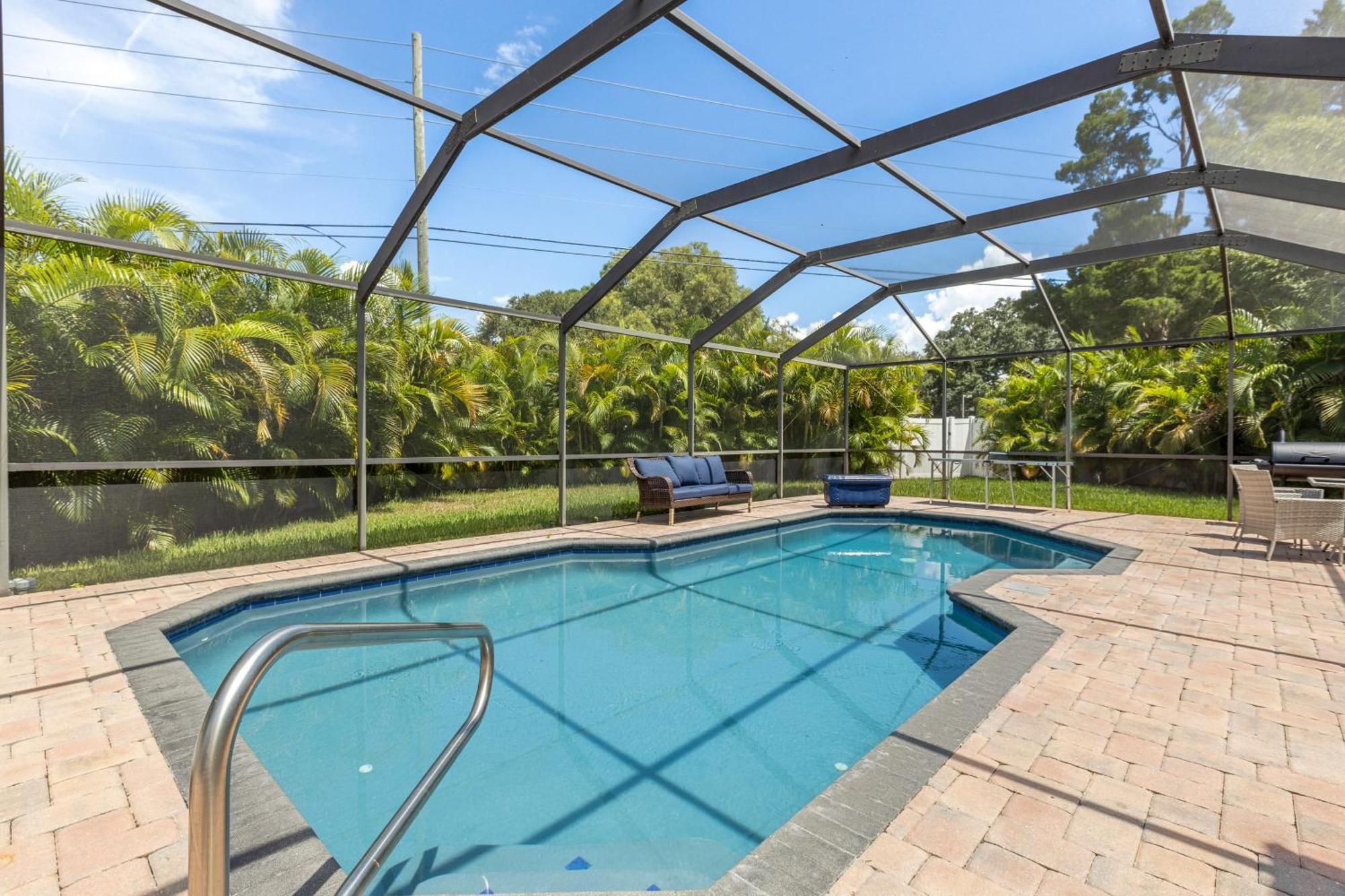 Relaxing Coastal Comfort - Heated Pool Clearwater Exterior photo