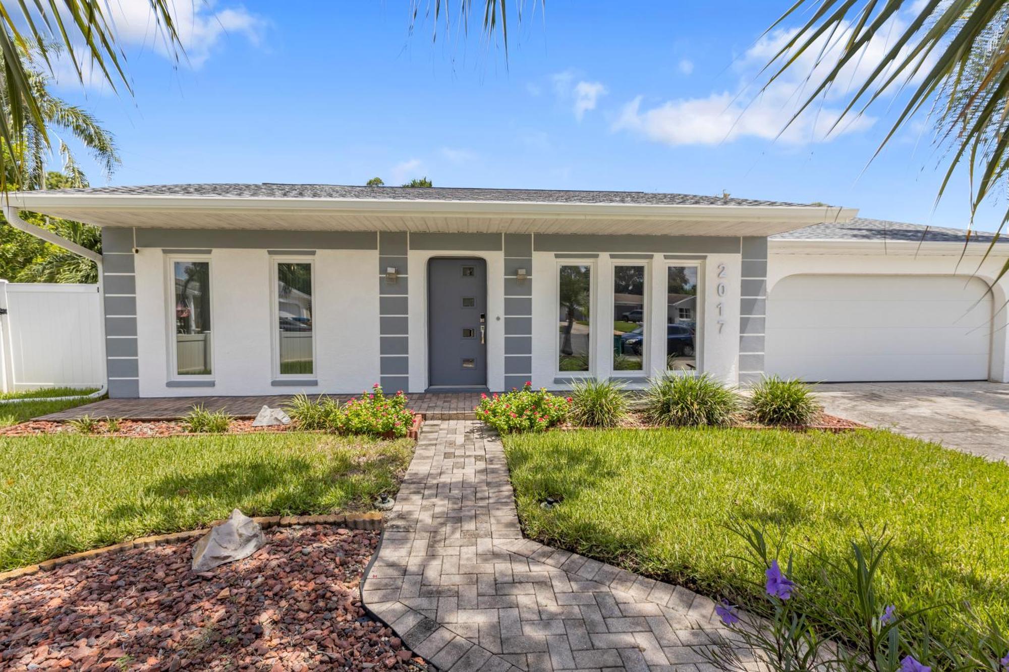 Relaxing Coastal Comfort - Heated Pool Clearwater Exterior photo