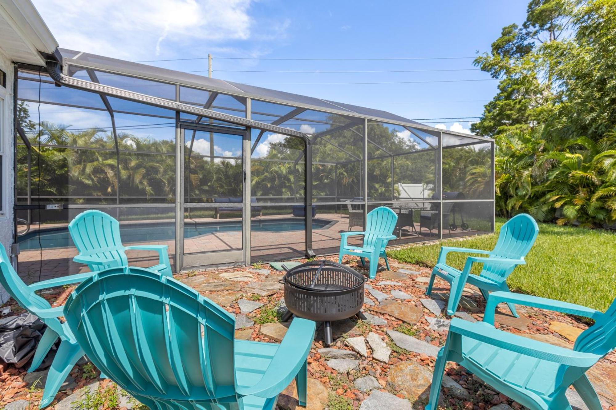 Relaxing Coastal Comfort - Heated Pool Clearwater Exterior photo